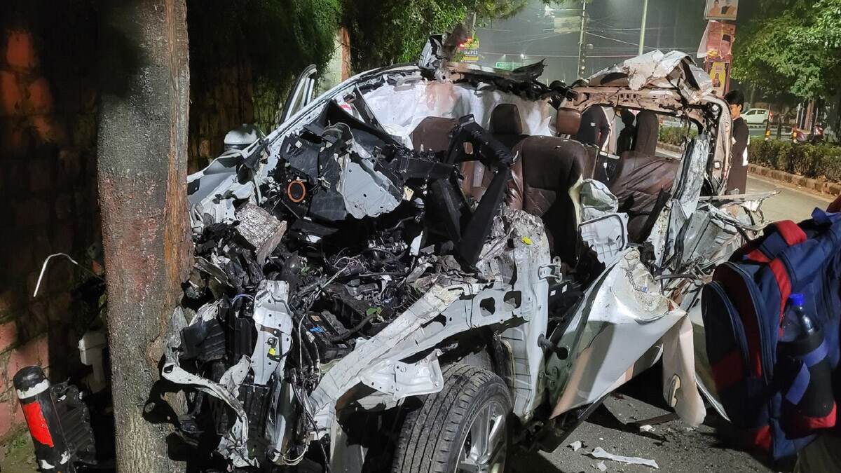Road Accident: கார் - லாரி நேருக்கு நேர் மோதி விபத்து.. 6 பேர் சம்பவ இடத்திலேயே பலி..!