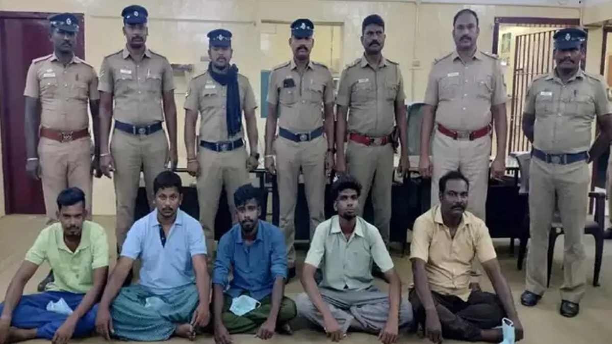 Tiruppur Shocker: ஸ்னாக்ஸ் கடை பழக்கம்.. கொடூர கணவனிடம் இருந்து தப்பிக்கவைத்து, சிறையில் தள்ளிய கள்ளக்காதல்... திருப்பூரில் அதிர்ச்சி.!