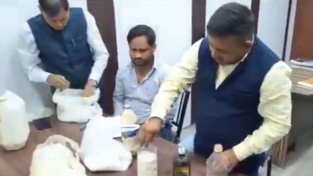 Fake Milk Factory: மக்களே உஷார்! பாலில் செய்யப்படும் கலப்படம்.. அதிர்ச்சியளிக்கும் வீடியோ வைரல்..!