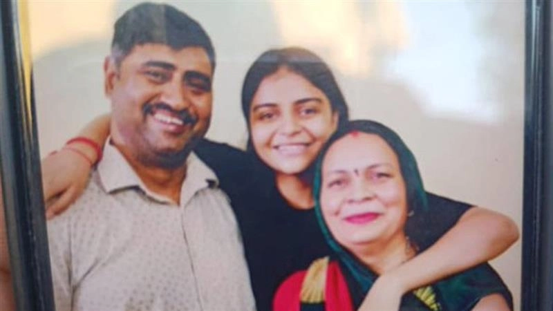 Family Murder: ஒரே குடும்பத்தை சேர்ந்த 3 பேர் கொடூர கொலை.. அதிகாலையில் நேர்ந்த துயர சம்பவம்..!