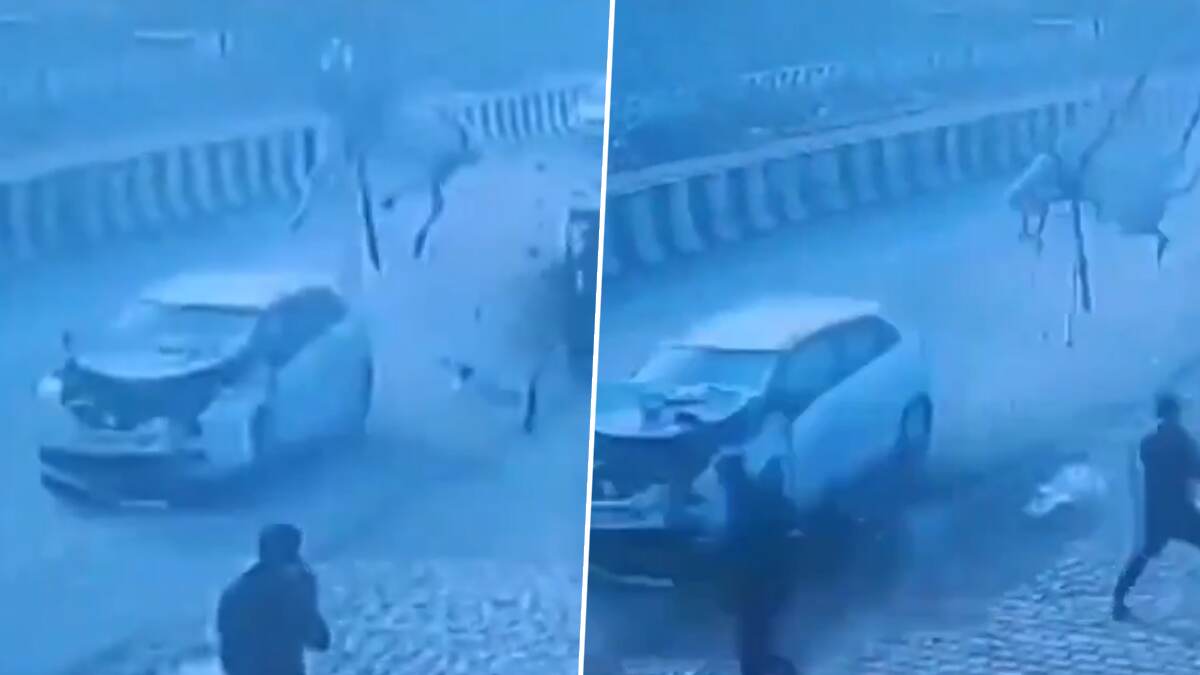 Road Accident: அந்தரத்தில் பறந்த குதிரை.. தறிகெட்டு வந்த காரால் நேர்ந்த சோகம்.., பதறவைக்கும் காட்சிகள்..!