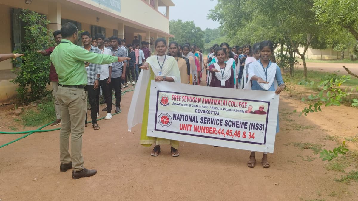 Human Rights Day Awareness Programme: மனித உரிமைகள் தின விழிப்புணர்வு நிகழ்ச்சி.. தேவகோட்டை கல்லூரி மாணவர்கள் பங்கேற்பு..!