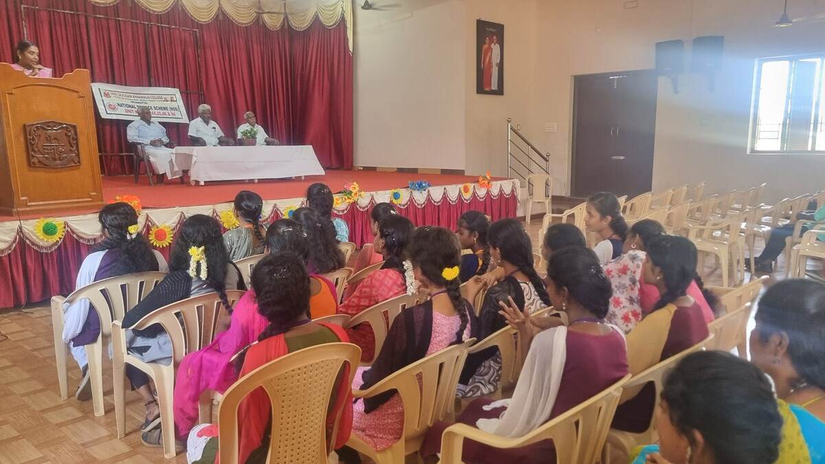 Meditation Day Awareness Programme: தியான தின விழிப்புணர்வு நிகழ்ச்சி.. தேவகோட்டை கல்லூரி மாணவர்கள் பங்கேற்பு..!