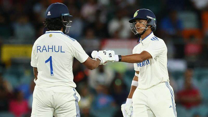IND Vs AUS 3rd Test: இந்திய அணிக்கு எதிராக இமாலய ரன்களை குவித்த ஆஸி., உணவு இடைவெளிக்குள் 3 விக்கெட் குளோஸ்.. தடுமாறும் இந்தியா.!