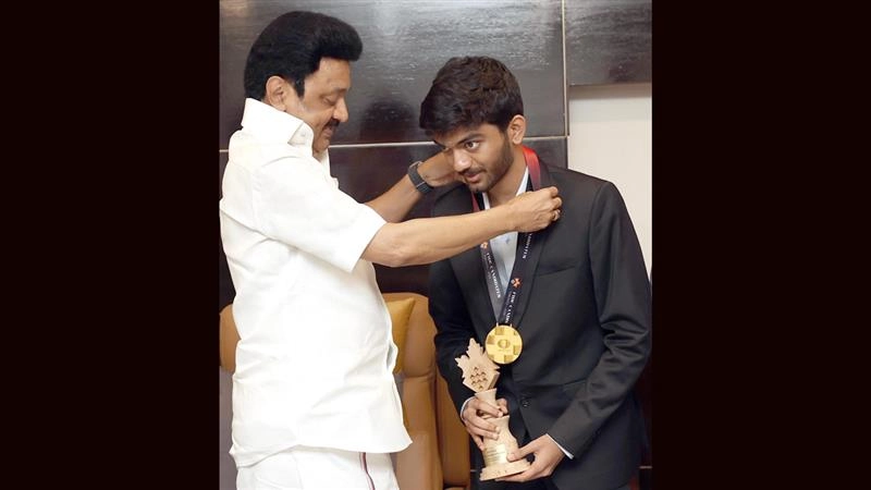 Gukesh: 18 வயதில் இமாலய சாதனை; உலகையே திரும்பி பார்க்க வைத்த குகேஷ்.. குவியும் வாழ்த்துக்கள்.!