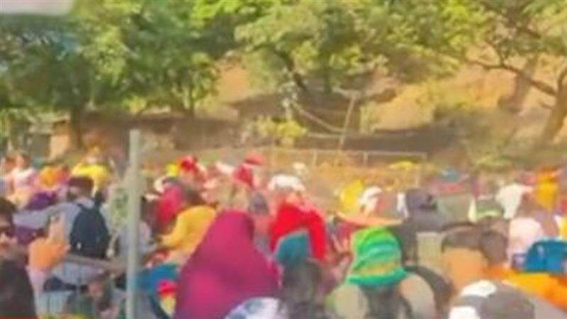 Honey Bees Attack Devotees: சாமி கும்பிட போனவர்களை துரத்திய தேனீக்கள்.. பக்தர்களுக்கு நடந்த சோகம்.!