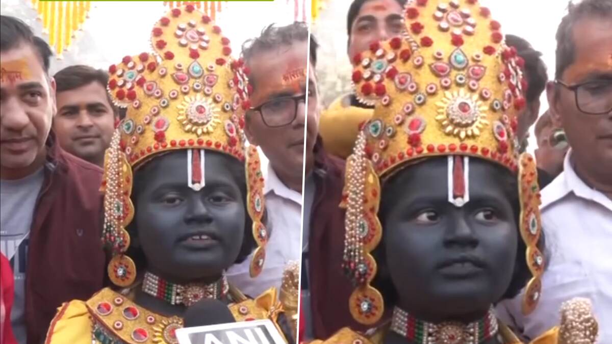 Viral Video: ராமர் உடையணிந்து அயோத்திக்கு வந்த 10 வயது சிறுமி.. வீடியோ வைரல்..!