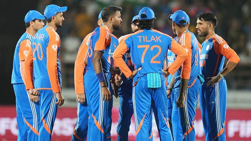 IND Vs ENG 3rd T20i: இந்தியா - இங்கிலாந்து டி20 3 வது ஆட்டம்.. இந்திய அணிக்கு இமாலய இலக்கு நிர்ணயித்த இங்கிலாந்து.. அசத்தல் பேட்டிங்.!