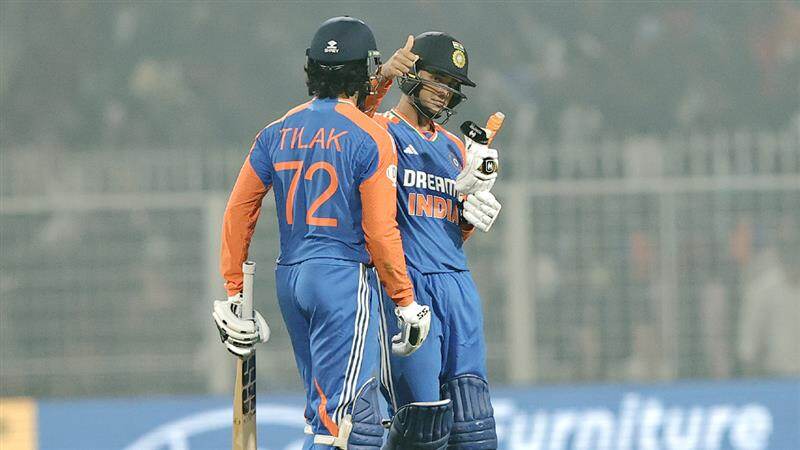 IND Vs ENG 1st T20i 2025: வெளுத்து வாங்கிய அபிஷேக்.. இங்கிலாந்து அணியை 13 ஓவரில் வென்ற இந்தியா.. கொண்டாட்டத்தில் ரசிகர்கள்.!