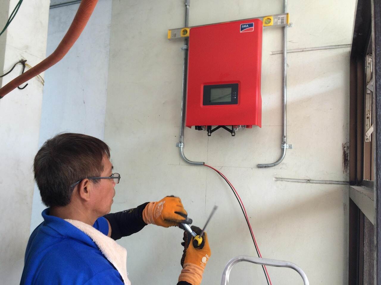 Inverter Buying Guide: இன்வெட்டாரால் இனி இல்லை மின்வெட்டு.. இன்வெட்டர் வாங்கும் முறைகள் இதோ.!