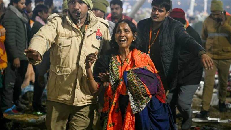 Maha Kumbh Stampede: கும்பமேளாவில் பயங்கரம்.. முண்டியடித்து பக்தர்களால் கூட்டநெரிசல்.. 50 பேர் படுகாயம்..!