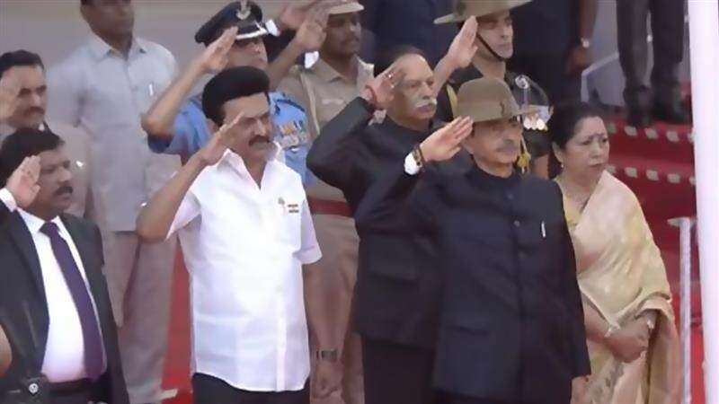 Republic Day 2025: இந்திய குடியரசு தினம் 2025 கொண்டாட்டம்; கொடியேற்றிய ஆளுநர் ஆர்.என் ரவி.. நேரலை வீடியோ இதோ.!