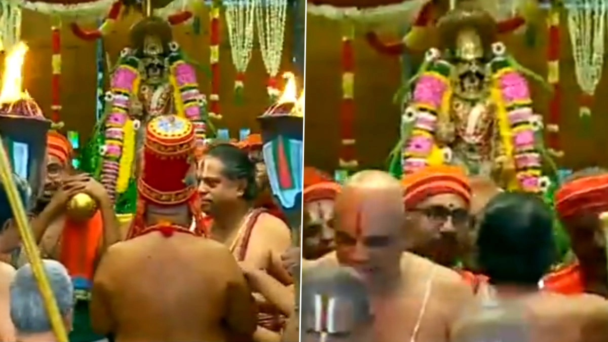 Vaikuntha Ekadashi: வைகுண்ட ஏகாதசி: சொர்க்கவாசல் திறப்பு.. பக்தர்களுக்கு காட்சிதந்த நம்பெருமாள்.!
