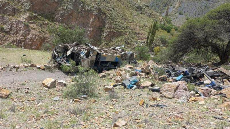 Bolivia Bus Crash: 800 மீட்டர் பள்ளத்தாக்கில் பேருந்து கவிழ்ந்து கோர விபத்து.. 31 பேர் துடிதுடித்து பலியான சோகம்..!