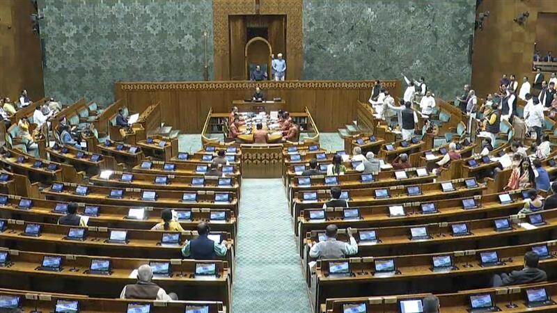 Waqf Amendment Bill: வக்பு மசோதா விவகாரம்; நாடாளுமன்றத்தில் அமளி.. அவைகள் ஒத்திவைப்பு.!