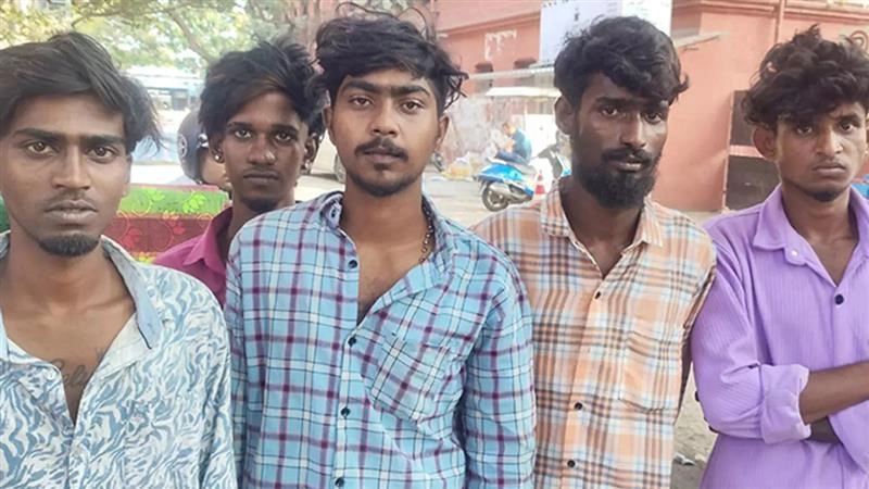 Chennai Shocker: வேலைக்கு ஏன் வரவில்லை? கேள்வி கேட்ட மேனேஜர் அடித்துக்கொலை.. ஐவர் கும்பல் அதிர்ச்சி செயல்.!
