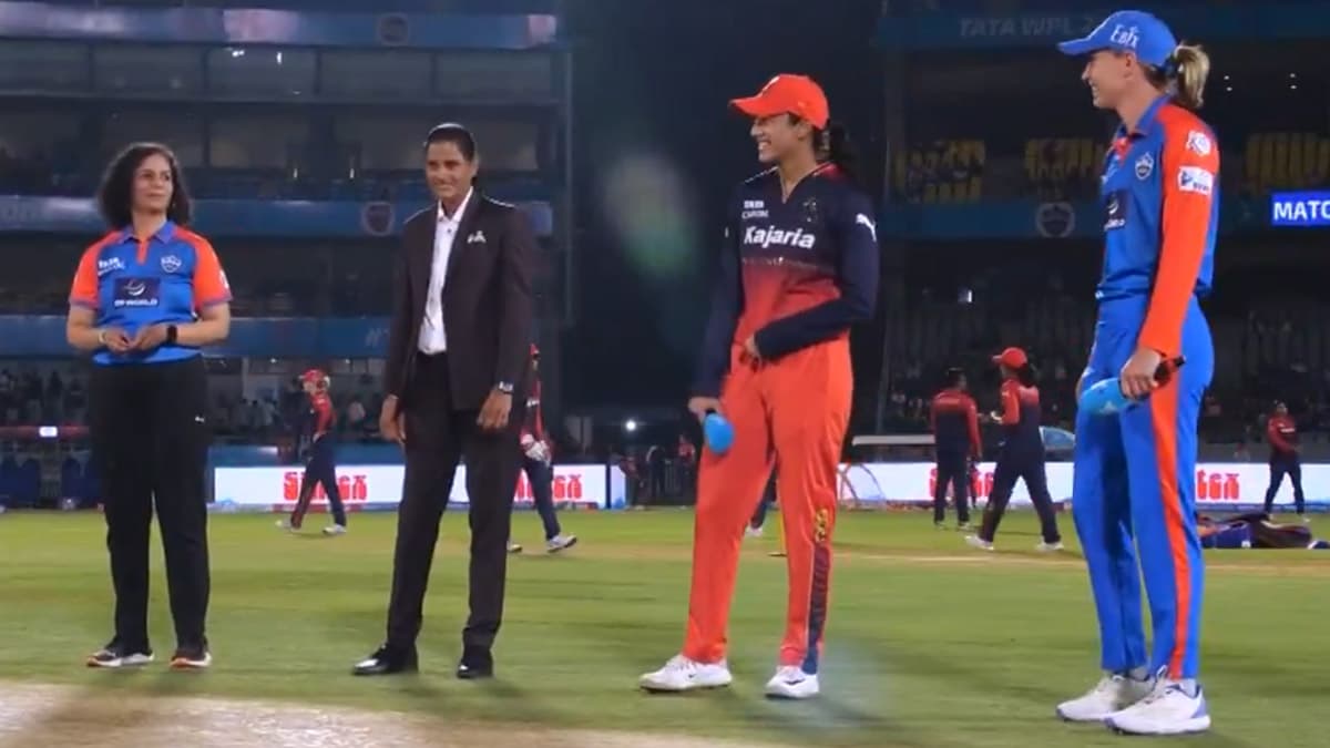 DC Vs RCB Women's WPL 2025: டாஸ் வென்று பெங்களுர் அணி பந்துவீச்சு தேர்வு; களைகட்டும் பெண்கள் பிரீமியர் லீக்.!
