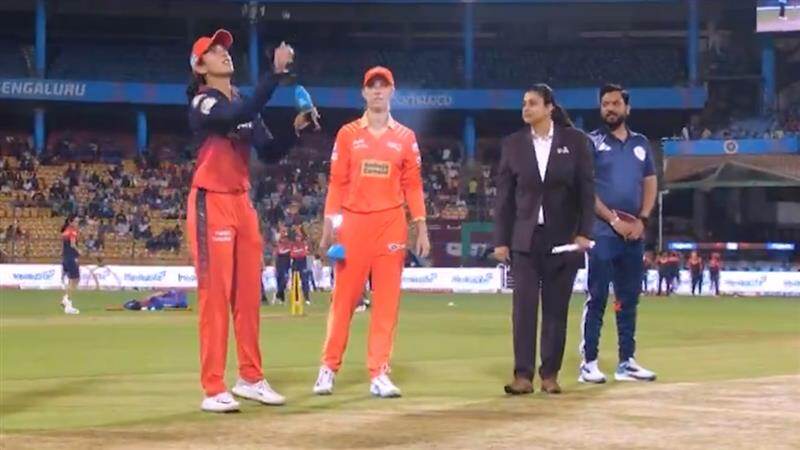 RCB Vs GG Toss Update: சொந்த மண்ணில் வெற்றிக்காக போராடும் ஆர்சிபி.. டாஸ் வென்று குஜராத் பௌலிங்.!