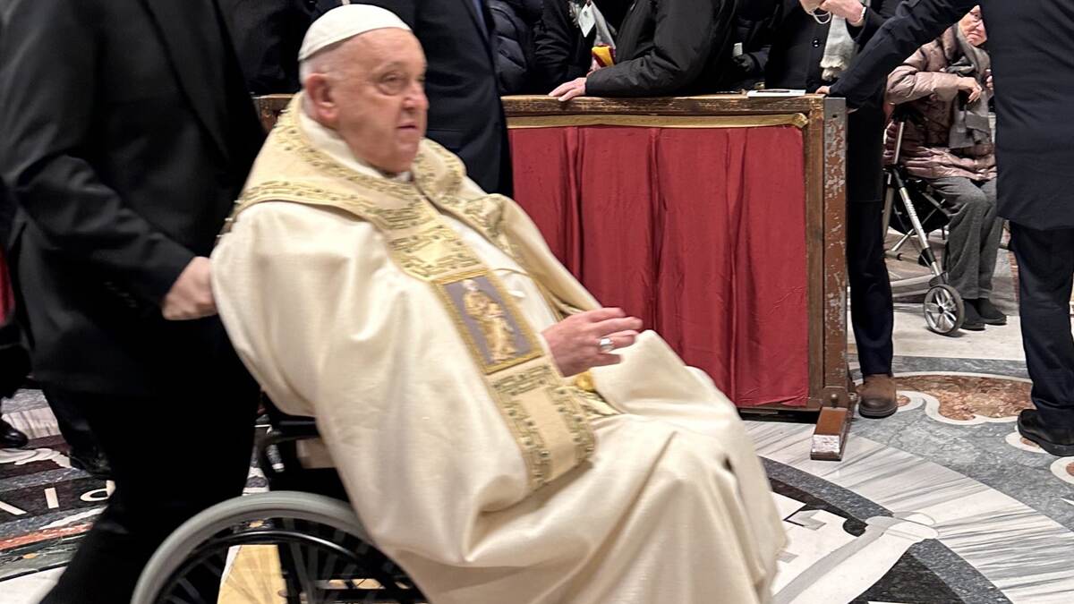 Pope Francis: போப் பிரான்சிஸ் உடல்நலக்குறைவு; ஆக்ஸிஜன் உதவியுடன் தீவிர சிகிச்சை.. மருத்துவ அறிக்கை வெளியீடு..!