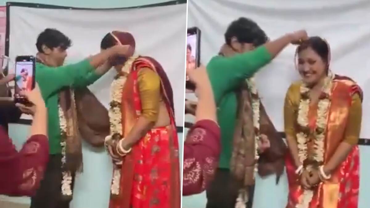 Professor Married Student: கல்லூரி வளாகத்தில் நடந்த டும்.. டும்..! மாணவரை மணந்த பேராசிரியை..!