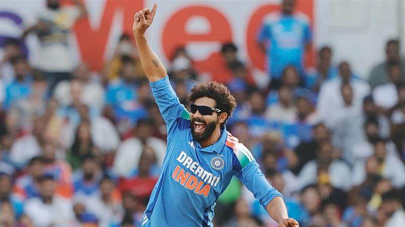Ravindra Jadeja: ரவீந்திர ஜடேஜா புதிய சாதனை; ஒரே போட்டியில் பல சாதனைகள் படைத்து அசத்தல்..!