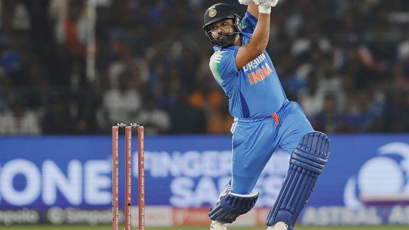Rohit Sharma: சதம் அடித்து விளாசிய ரோஹித் சர்மா.. அதிர்ந்த மைதானம்.. கொண்டாட்டத்தில் இந்திய ரசிகர்கள்.!