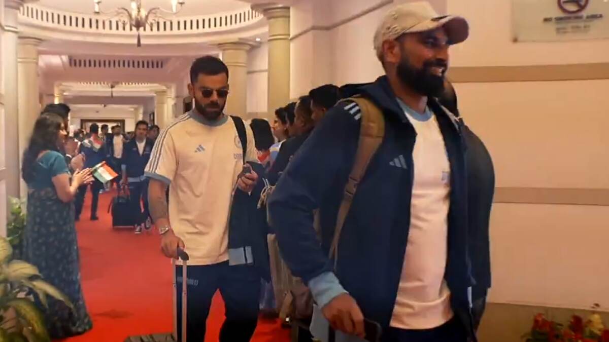 ICC Champions Trophy 2025: ஐசிசி சாம்பியன்ஸ் ட்ராபி 2025: துபாய் சென்றது இந்திய அணி.! உற்சாக வரவேற்பு.!