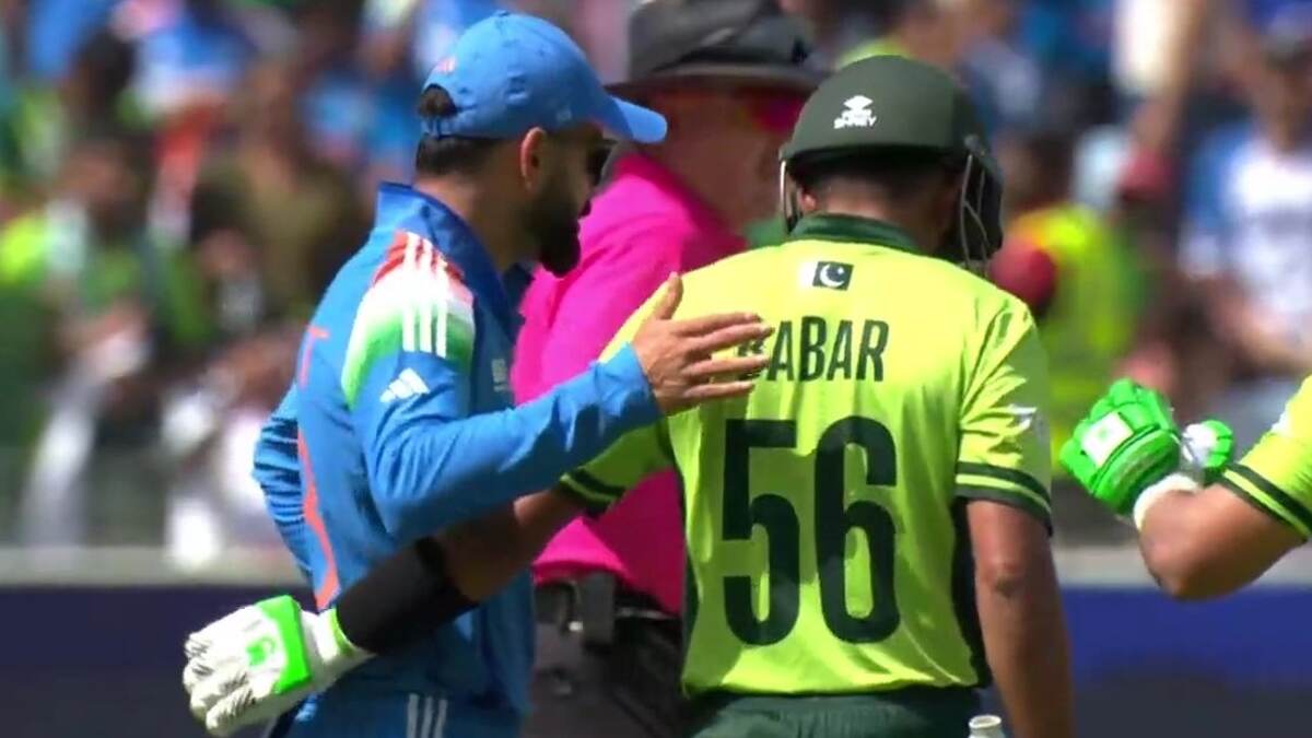 Virat Kohli & Babar Azam: அப்படி என்ன பேசிருப்பாங்க? ஒரேயொரு புன்னகையால் வைரலான விராட் & பாபர் அசாம் கிளிக்ஸ்.!