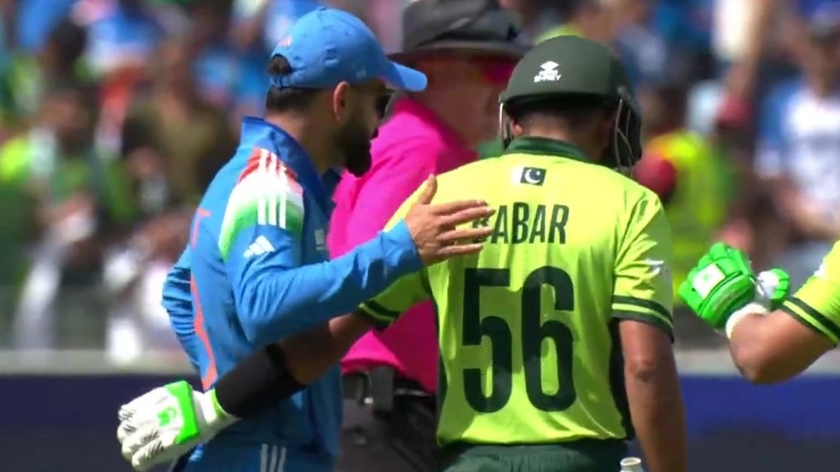 Virat Kohli & Babar Azam: அப்படி என்ன பேசிருப்பாங்க? ஒரேயொரு புன்னகையால் வைரலான விராட் & பாபர் அசாம் கிளிக்ஸ்.!