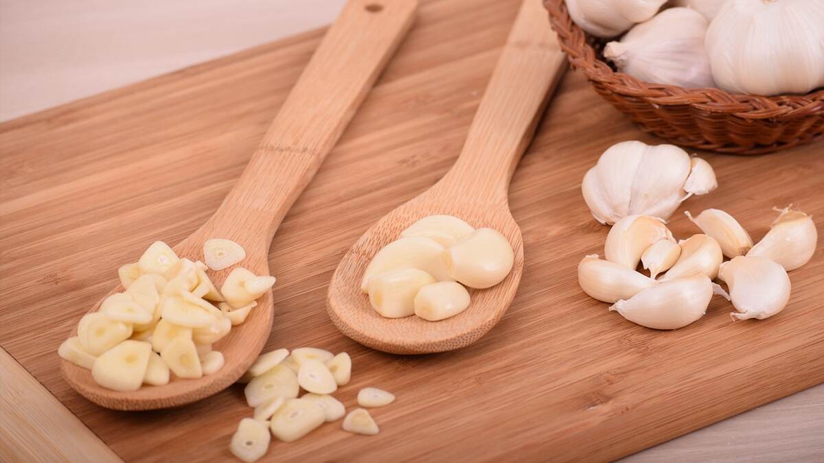 Garlic Benefits: பூண்டு சுட்டு சாப்பிட்டால் கிடைக்கும் பலன்கள் என்ன தெரியுமா..? விவரம் இதோ..!