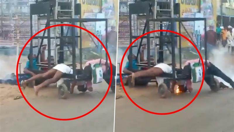 Heart Wrenching Video: மின்சாரம் தாக்கி துள்ளத்துடிக்க ஊர்மக்கள் கண்முன் பறிபோன 4 உயிர்கள்.. ஈரக்குலை நடுங்கவைக்கும் காட்சிகள்.!
