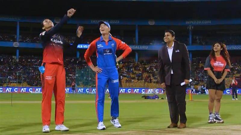 RCB VS DC Toss Update: சொந்த மண்ணில் ஆறுதல் வெற்றி அடையுமா பெங்களூர்? டெல்லி அணி டாஸ் வென்று பௌலிங் தேர்வு.!