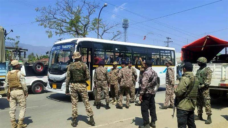 Manipur Violence: மீண்டும் வெடித்த வன்முறை.. பாதுகாப்பு படையினருடன் குக்கி மக்கள் மோதல்.. மணிப்பூரில் பதற்றம்..!