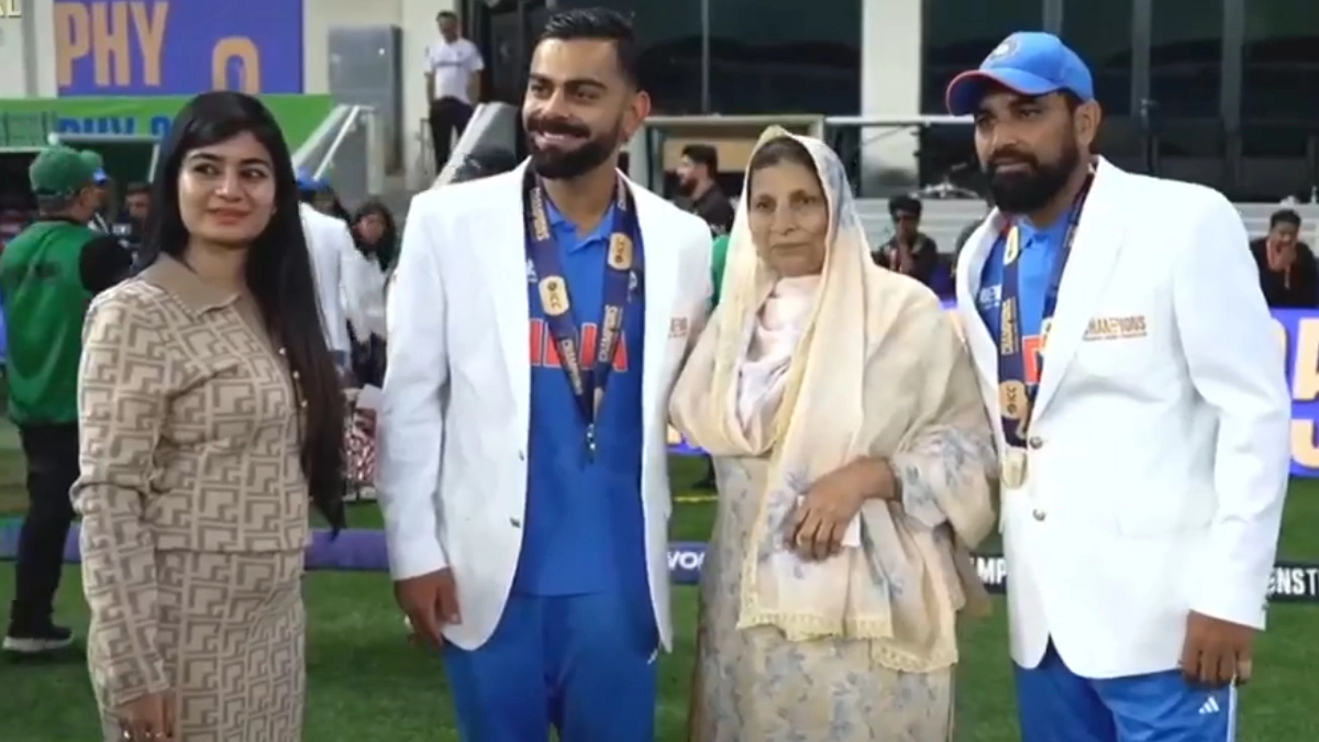 Kohli Touches Shami's Mother's Feet: சாம்பியன்ஸ் டிராபி 2025; சமியின் தாய் காலில் விழுந்த விராட் கோலி.. நெகிழ்ச்சி சம்பவம்..!