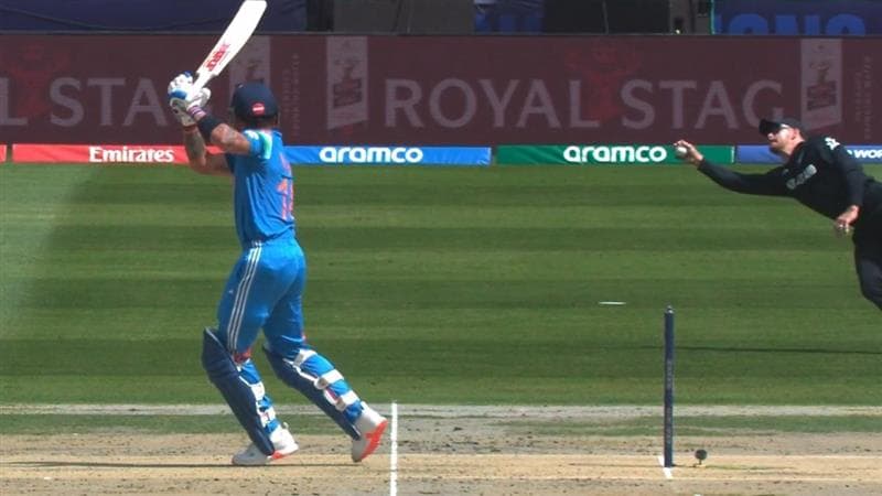 Virat Kohli Wicket by Glenn Phililps (Photo Credit: @internetumpire X)