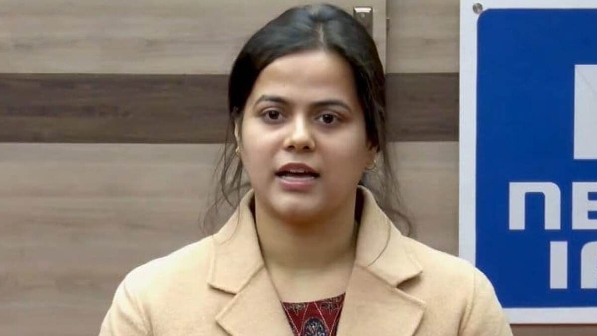 Shakti Dubey: யுபிஎஸ்சி தேர்வில் முதலிடம்.. யார் இந்த சக்தி துபே?.. இந்தியாவையே திரும்பி பார்க்க வைத்த உ.பி பெண்..!
