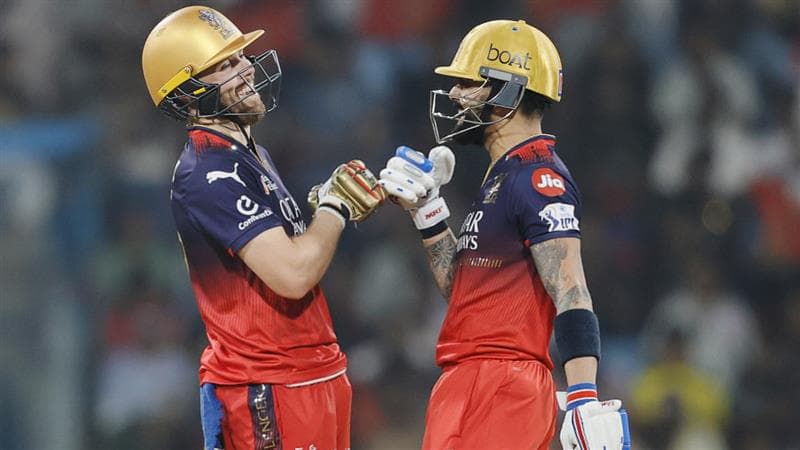 RCB Vs SRH: பவர்பிளே ஓவர்களில் வெளுத்துவாங்கிய ஆர்சிபி.. 72/0 ரன்கள் குவிப்பு..!