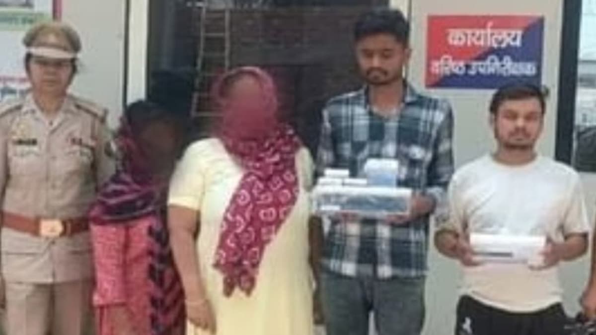2 ஆண்கள், 2 பெண்கள்.. வீட்டில் கிடந்த 115 ஆணுறைகள்.. ஷாக்கான அதிகாரிகள்..!