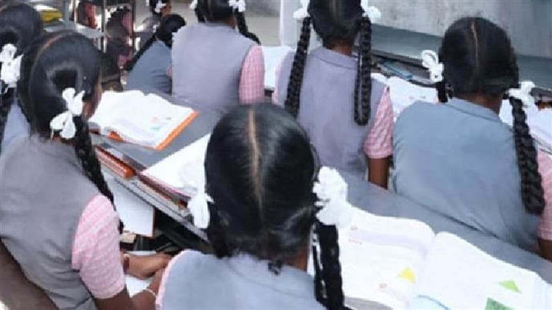 Madurai News: பள்ளிக்கு செல்ல விரும்பாத தோழிகள் விபரீத முடிவு.. மதுரையில் பதறவைக்கும் சம்பவம்.. பெற்றோர் கவனம்.!
