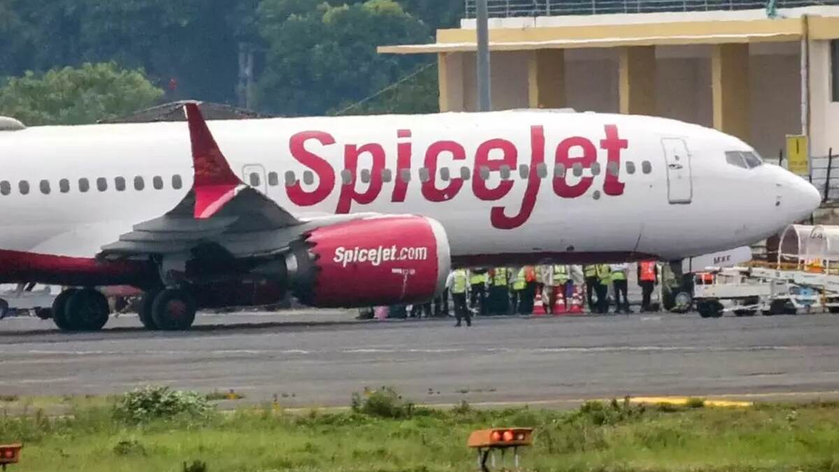 Spicejet SG 2696 Flight: ஸ்பைஸ்ஜெட் எஸ்ஜி 2696 விமானத்தில் தொழில்நுட்ப கோளாறு.. புறப்பட்ட சிறிது நேரத்தில் தரையிறக்கம்..!