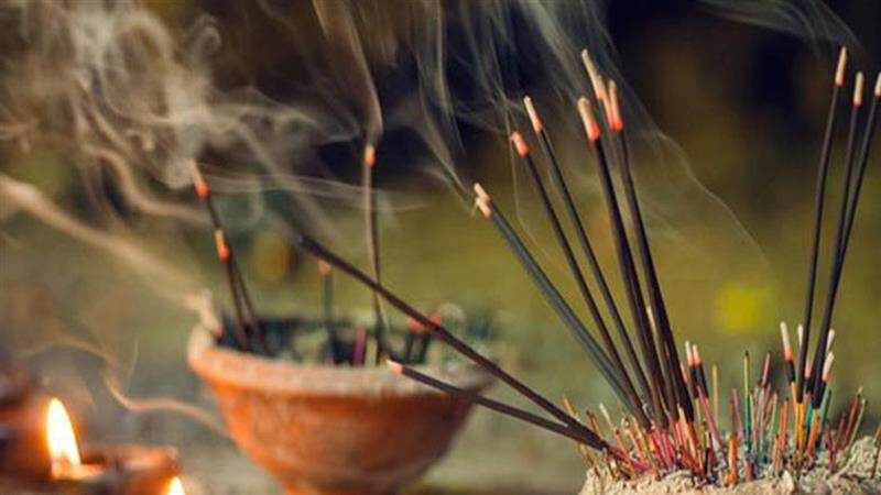 Agarbatti Dangers: உயிருக்கு உலை வைக்கும் ஊதுபத்தி.. நிபுணர்கள் எச்சரிக்கை.!