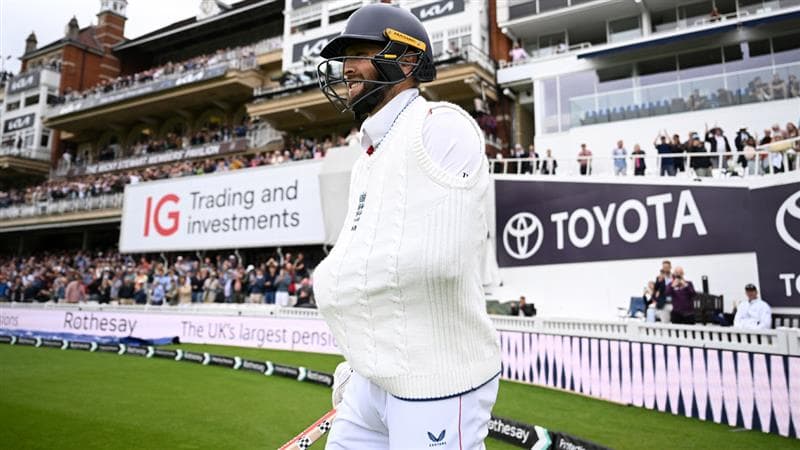 Chris Woakes: ஒற்றைக் கையுடன் களமிறங்கிய கிறிஸ் வோக்ஸ்.. வெற்றிக்கு போராடிய இங்கிலாந்து..!