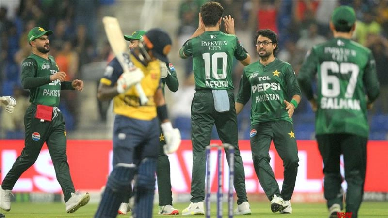 PAK Vs SL: பாகிஸ்தான் அசத்தல் பந்துவீச்சு.. கமிந்து மெண்டிஸ் அரைசதம் விளாசல்..!