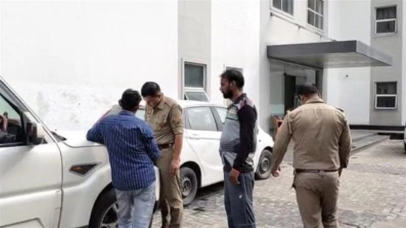15வது மாடியில் இருந்து குதித்து இளம்பெண் தற்கொலை.. விசாரணையில் அதிர்ச்சி தகவல்..!