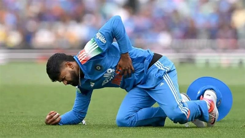 Shreyas Iyer: இந்திய கிரிக்கெட் வீரர் ஸ்ரேயாஸ் ஐயருக்கு விலா எலும்பில் காயம்.. ஐசியூவில் அனுமதி.!