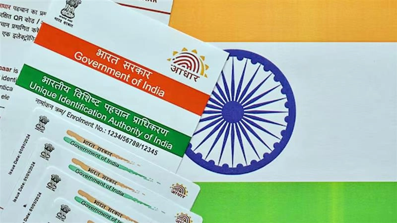 Aadhaar Card Mobile Number Update: ஆதார் கார்டில் மொபைல் எண்ணை வீட்டில் இருந்தபடி மாற்றலாம்.. UIDAI அறிவிப்பு..!