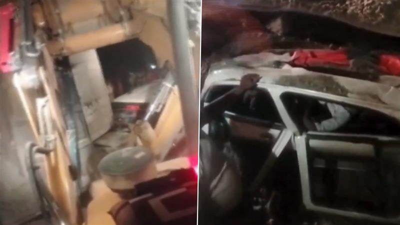 Car-Cargo Truck Accident: சரக்கு லாரி கவிழ்ந்து விபத்து; காரில் பயணித்த 6 பேர் பலி - திருமண நிகழ்ச்சி முடிந்து வீடு திரும்பியபோது நேர்ந்த சோகம்..!