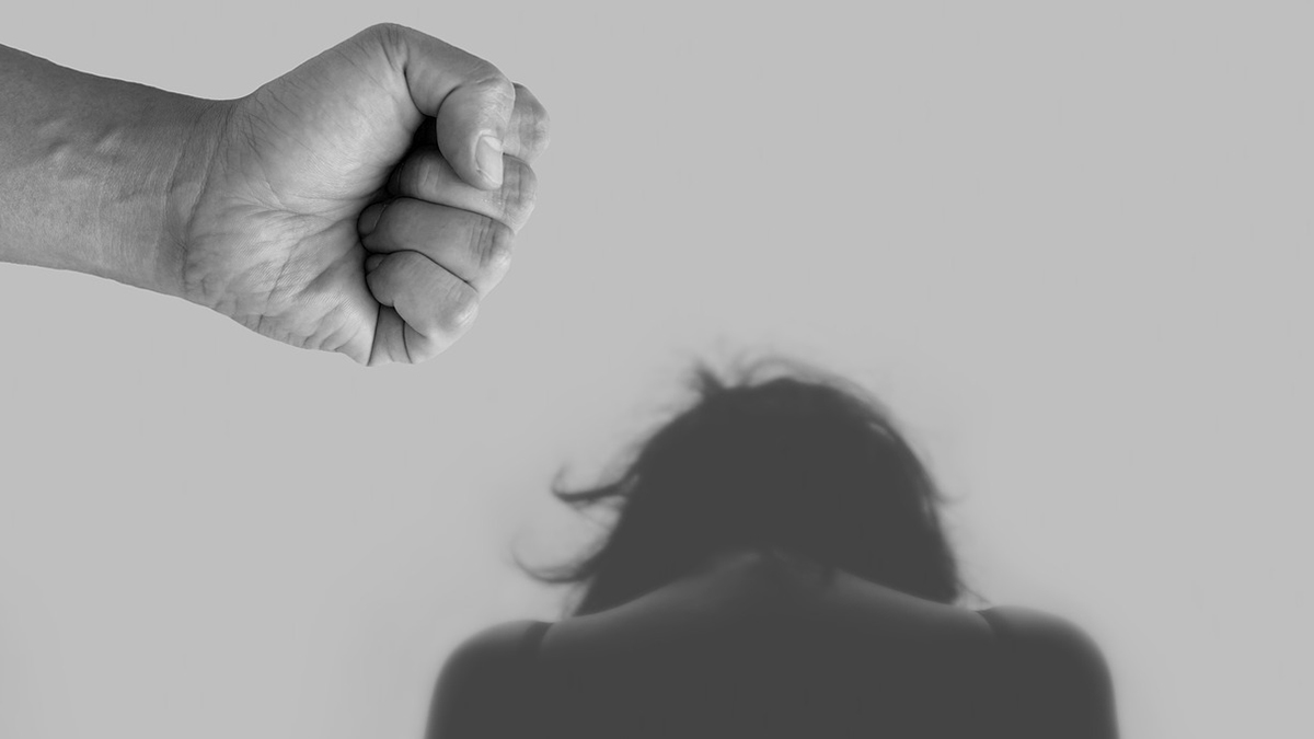 Tourist Gang Raped: 2 இளம்பெண்கள் கூட்டுப்பாலியல் வன்கொடுமை.. ஏரிக்கரையோரம் நடந்த கொடுமை..!