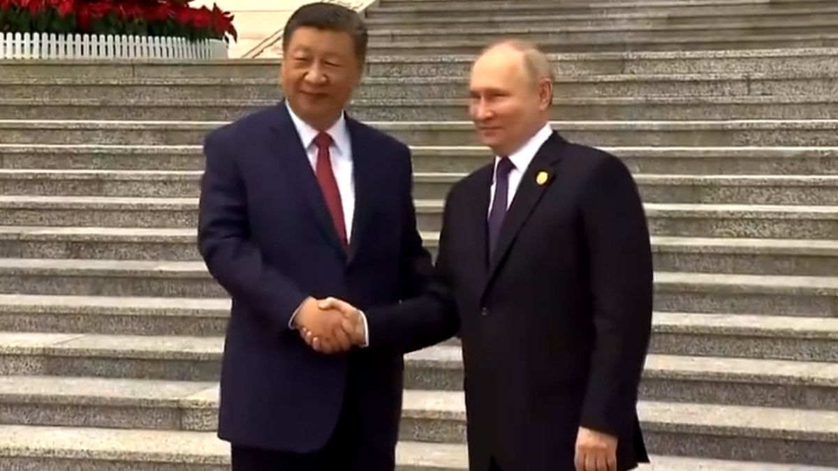 Russian President Putin's China Visit: சீனாவில் 2 நாட்கள் அரசுமுறை சுற்றுப்பயணம்: ரஷிய அதிபர் விளாடிமிர் புதின் - சீன அதிபர் ஜி ஜின்பிங் நேரில் சந்திப்பு..!