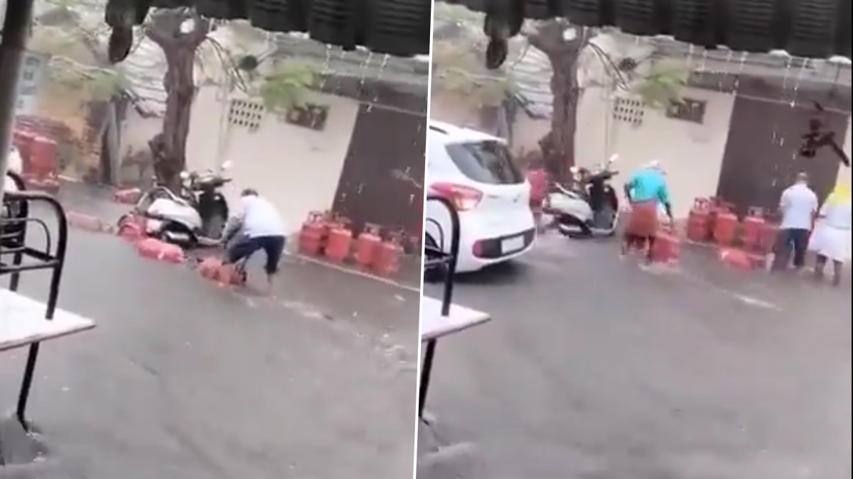 Cylinders Wash Away Due To Heavy Rains: புரட்டி எடுத்த மழை.. மழை நீரில் அடித்துச் செல்லப்பட்ட சிலிண்டர்கள்..!